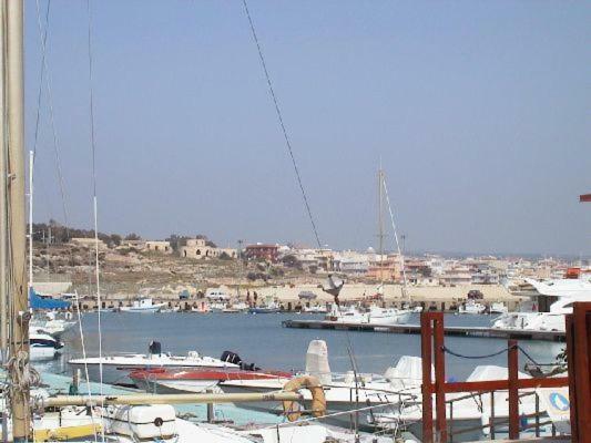 Case Degli Avi, Camere Nel Borgo Marinaro Pozzallo Bagian luar foto